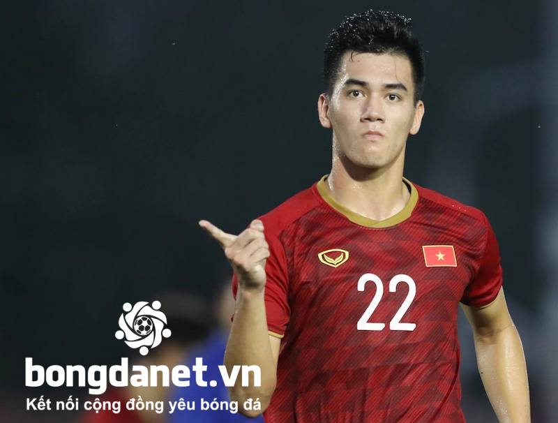 Tiến Linh phản ph&aacute;o lại ph&aacute;t biểu của Chanathip