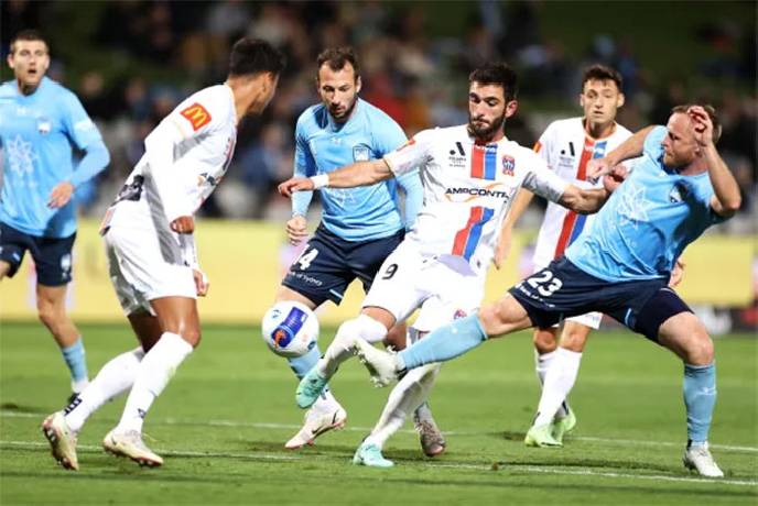 Soi k&egrave;o phạt g&oacute;c Newcastle Jets vs Sydney, 11h00 ng&agrave;y 1/1