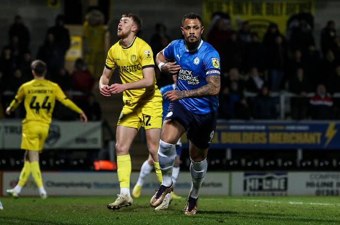 Nhận định, soi k&egrave;o Burton Albion vs Peterborough, 22h00 ng&agrave;y 1/1: Đ&aacute;y bảng v&ugrave;ng l&ecirc;n