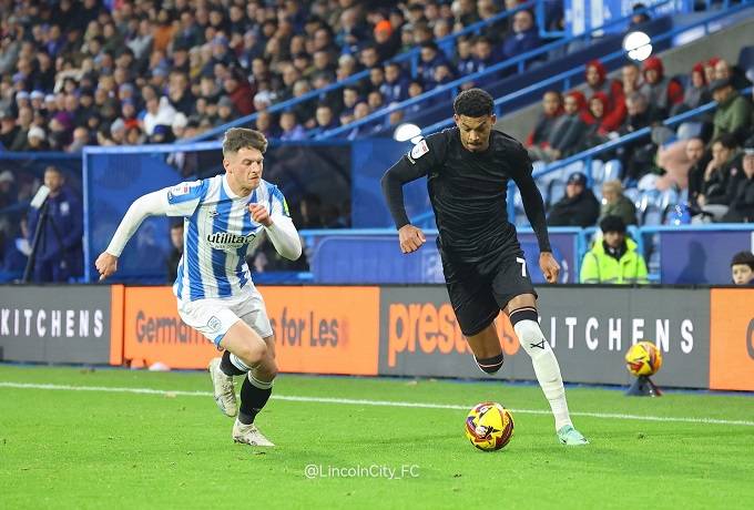 Nhận định, soi k&egrave;o Lincoln vs Huddersfield, 22h00 ng&agrave;y 1/1: Cống hiến