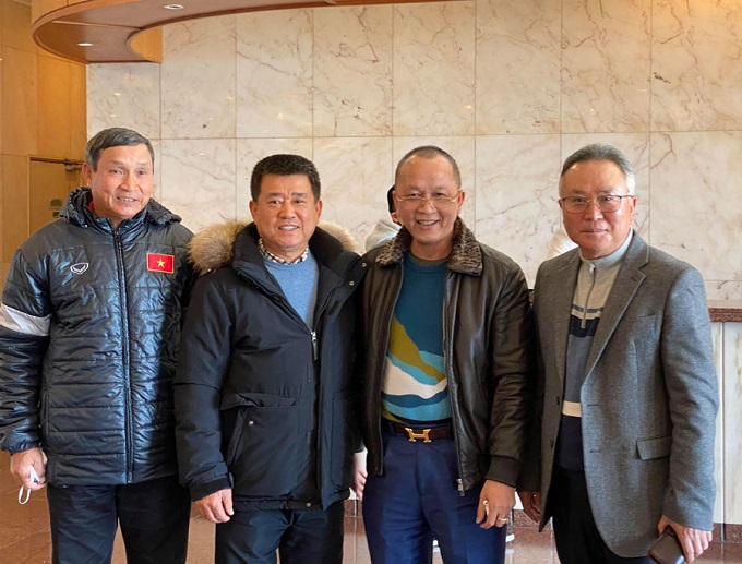 Tin tức b&oacute;ng đ&aacute; Việt Nam 1/2: ĐT nữ Việt Nam nhận qu&agrave; đặc biệt từ HLV Park Hang-seo