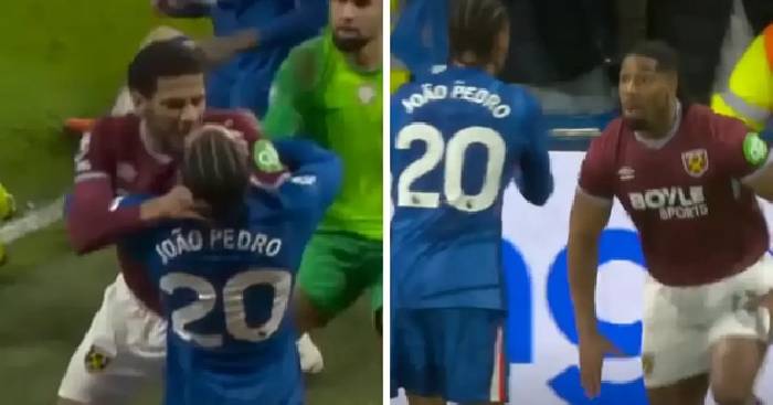 Cầu thủ West Ham b&oacute;p cổ sao Chelsea trong l&uacute;c hỗn loạn