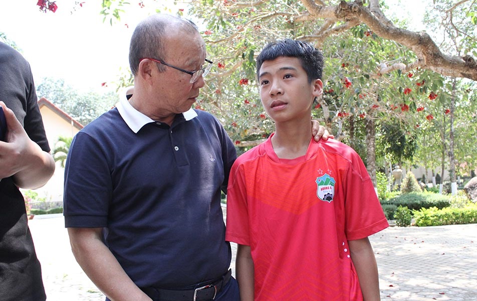 Thầy Park t&igrave;m được cầu thủ hay hơn C&ocirc;ng Phượng ở học viện HAGL