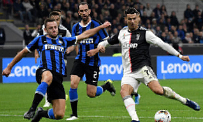 V&igrave; sao trận derby Italia giữa Juventus vs Inter Milan bị ho&atilde;n?