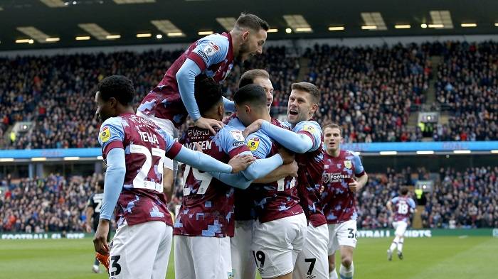 Soi k&egrave;o, dự đo&aacute;n Macao Burnley vs Fleetwood, 2h30 ng&agrave;y 2/3