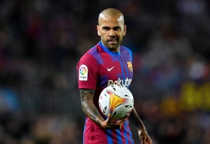Barcelona &lsquo;quay xe&rsquo;, kh&ocirc;i phục tư c&aacute;ch huyền thoại cho Dani Alves
