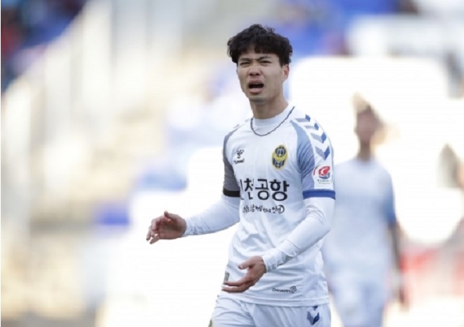 Kh&ocirc;ng thể cứu Incheon United, C&ocirc;ng Phượng vẫn được khen ngợi