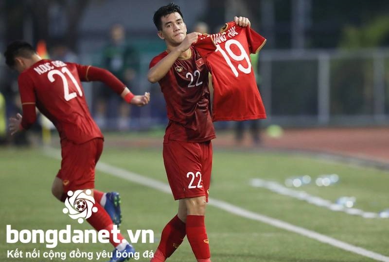 Tiến Linh trổ t&agrave;i nấu ăn v&agrave; l&agrave;m thơ khiến người h&acirc;m mộ 'rớt nước mắt'