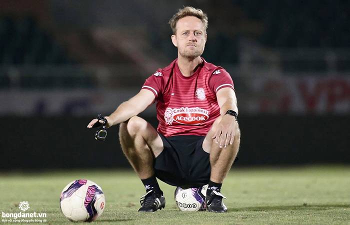 HLV Polking n&oacute;i g&igrave; trước th&ocirc;ng tin sắp bị TP.HCM sa thải?