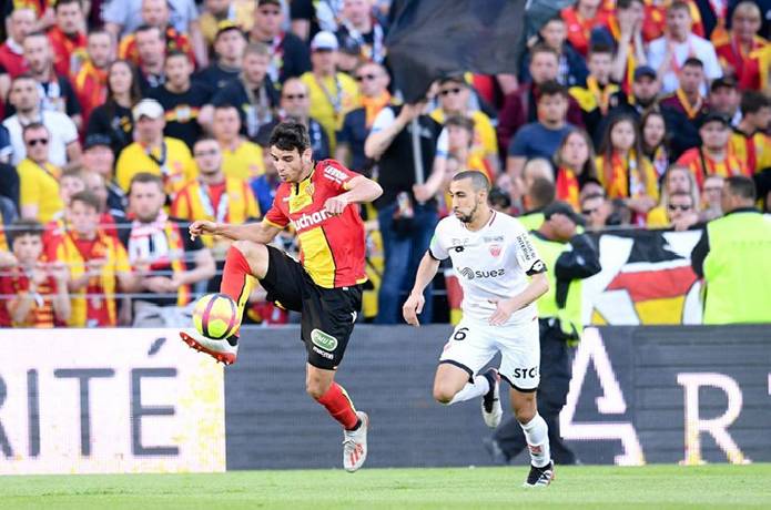 Soi k&egrave;o phạt g&oacute;c Strasbourg vs Lens, 18h00 ng&agrave;y 03/04