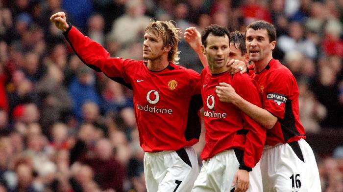 R&ugrave;ng m&igrave;nh với những tr&ograve; bắt nạt đ&agrave;n em của d&agrave;n sao Quỷ Đỏ một thời