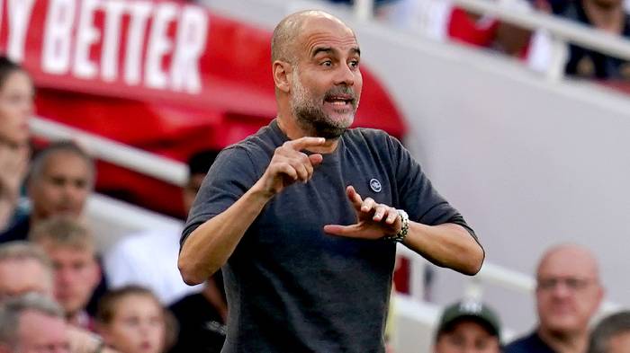 Pep Guardiola &lsquo;nổi đi&ecirc;n&rsquo; với Grealish ngay tr&ecirc;n s&acirc;n