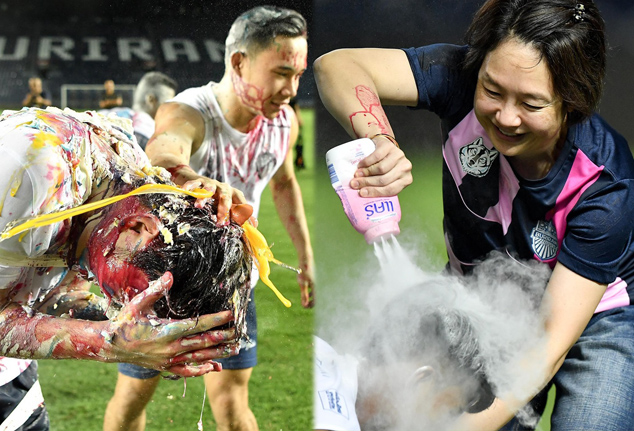 Xu&acirc;n Trường bị đồng đội 'tra tấn' trong ng&agrave;y sinh nhật muộn