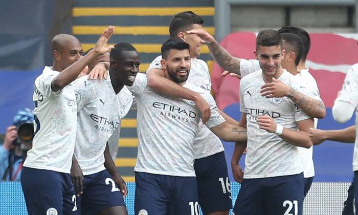 Thắng Crystal Palace, Man City chờ MU thua Liverpool để v&ocirc; địch NHA