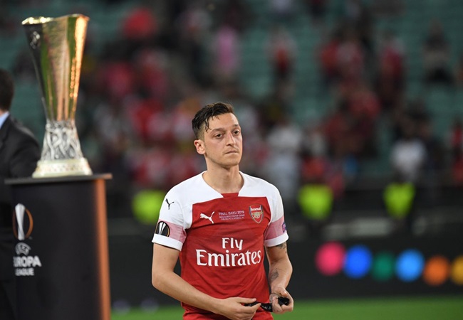 Arsenal quyết tống cổ Ozil bằng mọi gi&aacute;
