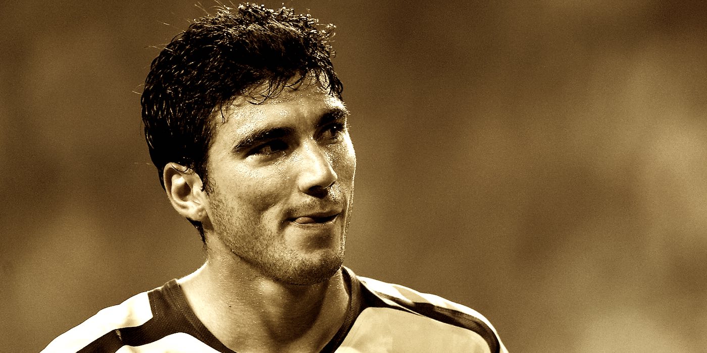 Thế giới b&oacute;ng đ&aacute; tiếc thương cựu cầu thủ Arsenal