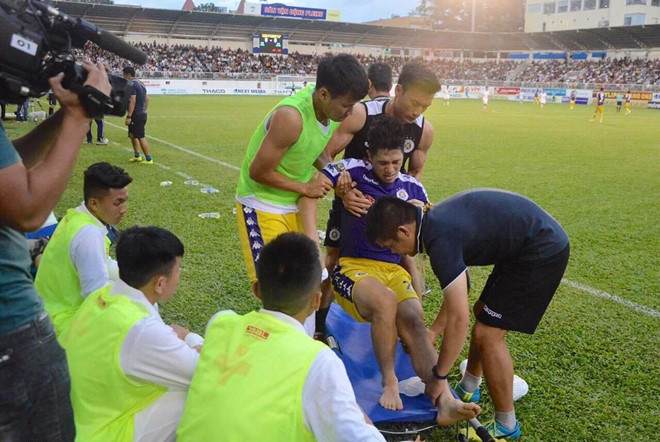 HLV H&agrave; Nội l&ecirc;n tiếng về chấn thương của Đ&igrave;nh Trọng