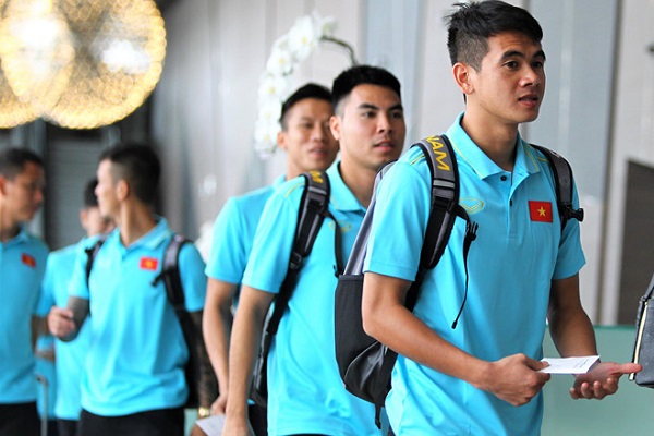 ĐT Việt Nam được phen h&uacute; v&iacute;a ở s&acirc;n bay Th&aacute;i Lan