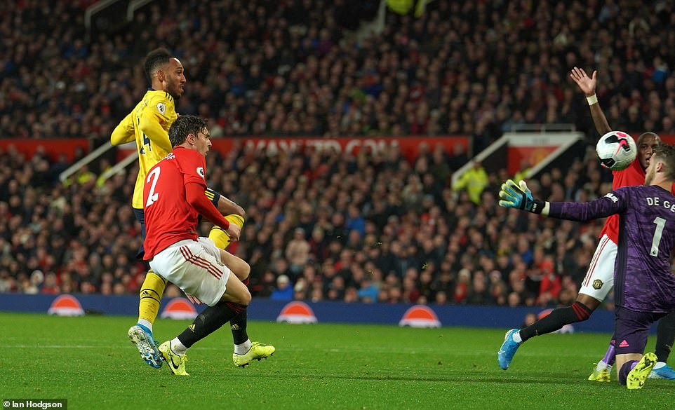 De Gea: &lsquo;Trọng t&agrave;i phất cờ khiến ch&uacute;ng t&ocirc;i ph&acirc;n t&acirc;m&rsquo;