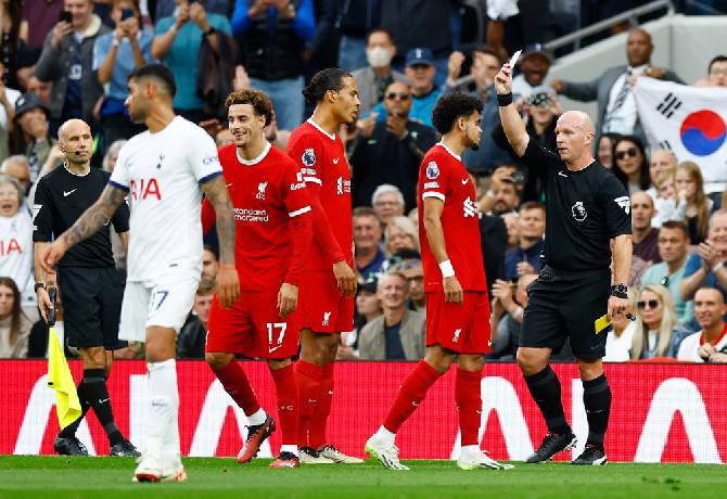 Huyền thoại M.U: 'Thẻ v&agrave;ng th&ocirc;i, g&atilde; ta c&oacute; kh&uacute;c mắc với Liverpool &agrave;'