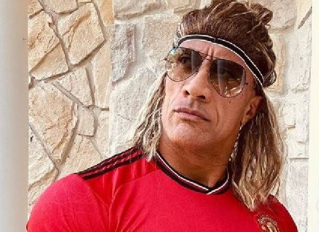 'David Beckham' mặc &aacute;o đấu MU nhưng n&oacute; cứ sai sai