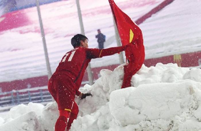 X&uacute;c động khoảnh khắc Duy Mạnh cắm cờ t&aacute;i hiện k&yacute; ức Thường Ch&acirc;u