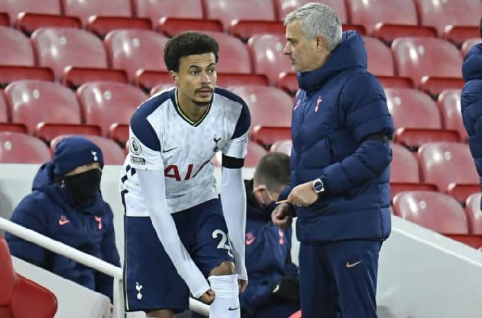 Dele Alli hậm hực Mourinho v&igrave; kh&ocirc;ng được ra đi
