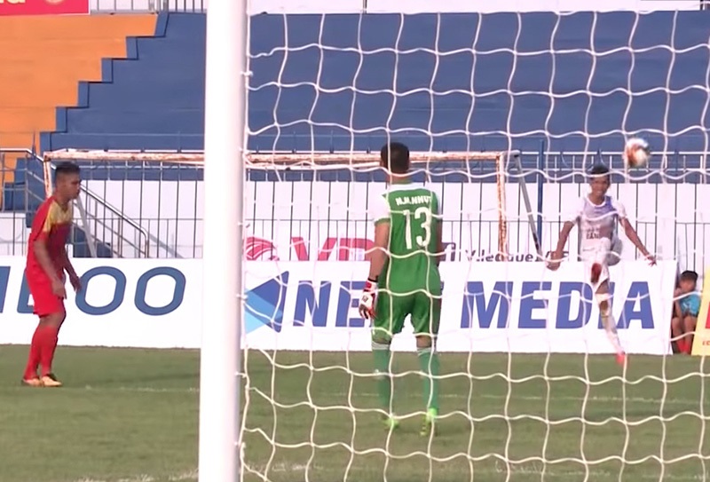 Cầu thủ phản lưới nh&agrave;: Cần thơ treo gi&ograve; 3 trận, VFF phạt cực nặng