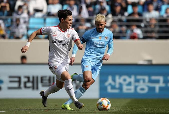Soi k&egrave;o b&oacute;ng đ&aacute; H&agrave;n Quốc h&ocirc;m nay 2/4: Jeju Utd vs Daegu