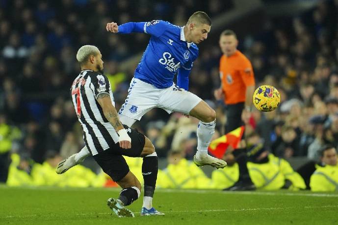 Soi k&egrave;o phạt g&oacute;c Newcastle vs Everton, 01h30 ng&agrave;y 3/4