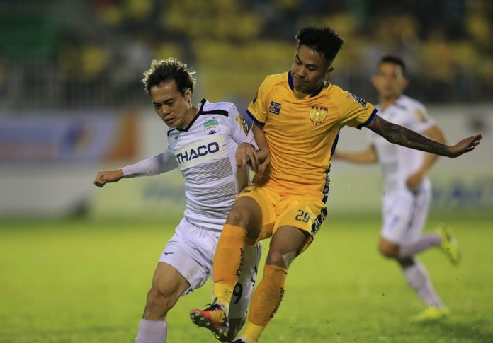 HAGL vs Nam Định (17h 5/5): Văn To&agrave;n bị bắt b&agrave;i?