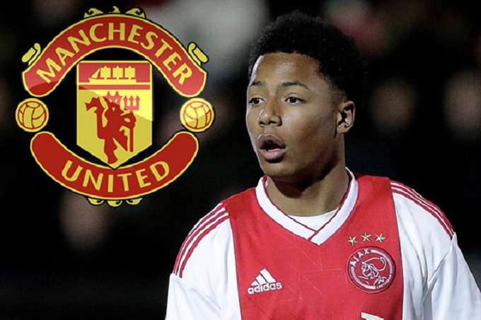 MU CH&Iacute;NH THỨC c&oacute; t&acirc;n binh đầu ti&ecirc;n từ Ajax