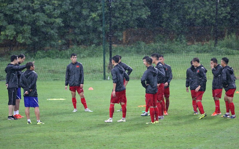 Thiếu qu&acirc;n, U23 Việt Nam vẫn tập luyện với trợ l&yacute; thầy Park