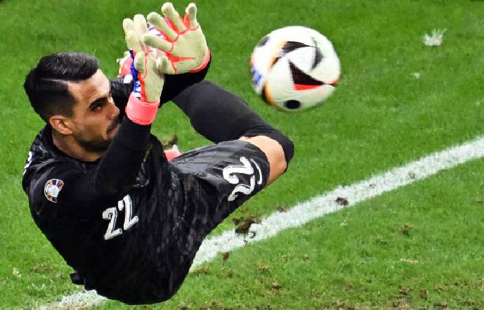 Sửa sai cho Ronaldo, Pepe, thủ m&ocirc;n Diogo Costa l&agrave;m điều chưa từng c&oacute; ở Euro