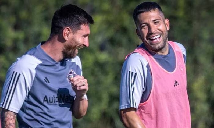 Kể 10 đồng đội th&acirc;n nhất, Messi 'tấu h&agrave;i' khi qu&ecirc;n lu&ocirc;n '&ocirc;ng em ruột'