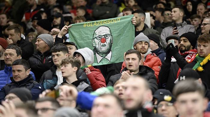 Nh&agrave; Glazers gửi th&ocirc;ng điệp mới khiến NHM M.U nổi giận