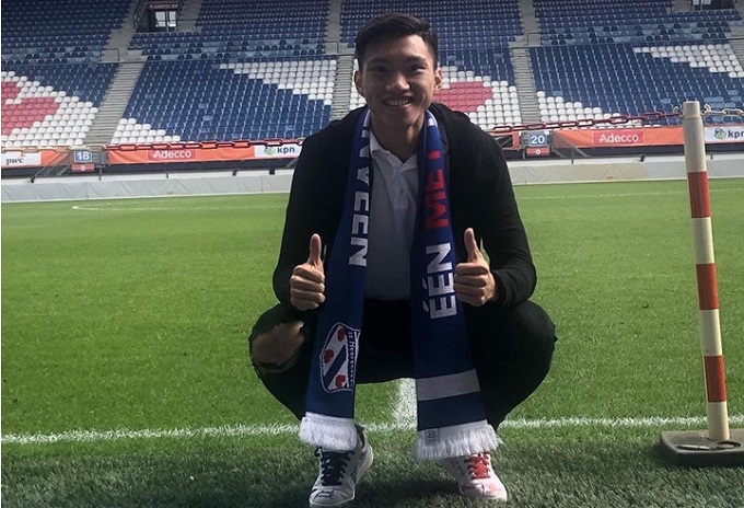 C&oacute; mặt tại H&agrave; Lan, Văn Hậu k&yacute; bản hợp đồng lịch sử