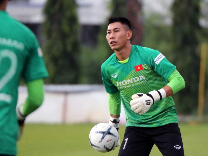 C&ocirc;ng Phượng tập sung, Tuấn Mạnh tự tin 'bắt chết' Chanathip