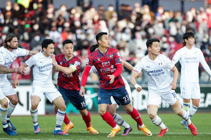 Soi k&egrave;o phạt g&oacute;c Suwon vs Gimcheon Sangmu, 14h30 ng&agrave;y 2/10