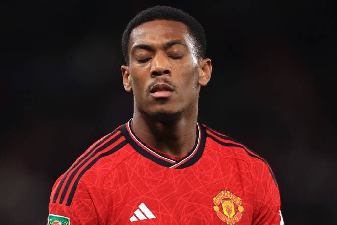 Martial tệ hại v&agrave; m&ugrave;a giải sắp vứt đi của MU