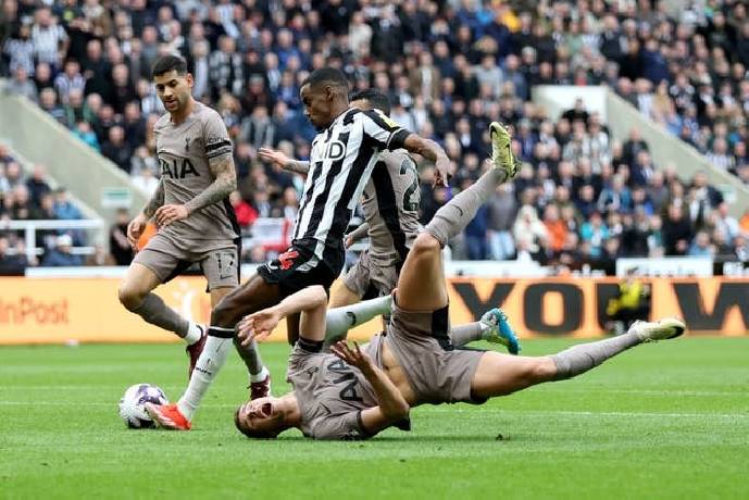 Si&ecirc;u m&aacute;y t&iacute;nh dự đo&aacute;n Newcastle vs Tottenham, 3h15 ng&agrave;y 3/12