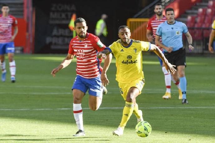Soi k&egrave;o phạt g&oacute;c Granada vs Cadiz, 23h00 ng&agrave;y 3/1 