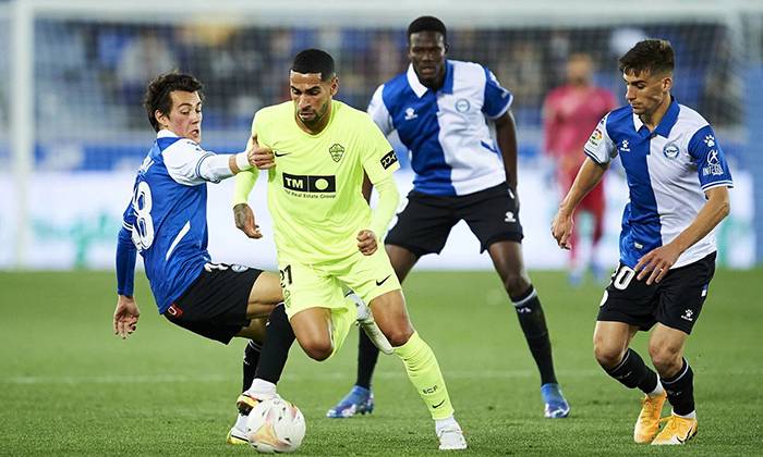 Dự đo&aacute;n, soi k&egrave;o thẻ v&agrave;ng Elche vs Alaves, 20h ng&agrave;y 5/2