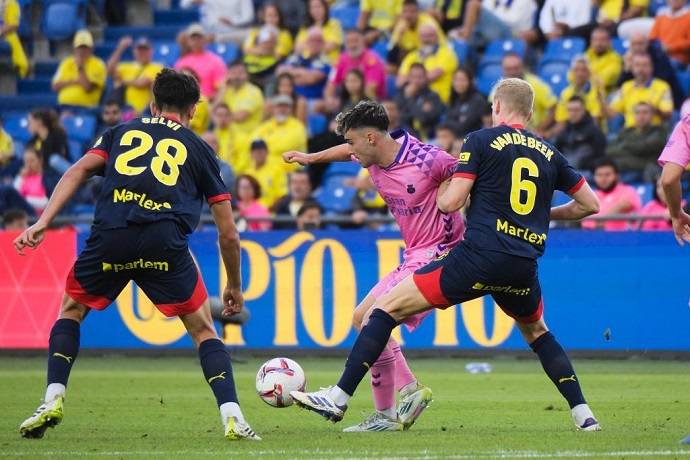 Si&ecirc;u m&aacute;y t&iacute;nh dự đo&aacute;n Girona vs Las Palmas, 3h00 ng&agrave;y 4/2