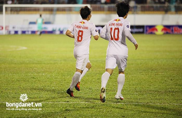 C&ocirc;ng Phượng tịt ng&ograve;i, HAGL vẫn thắng tưng bừng 5-2 ở Pleiku