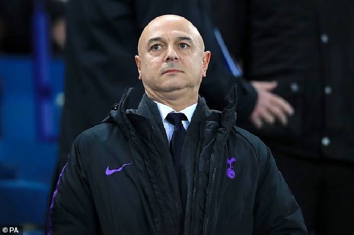 Giữa cơn b&atilde;o chỉ tr&iacute;ch, Chủ tịch Daniel Levy rao b&aacute;n Tottenham
