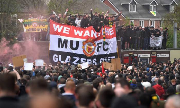 Gary Neville v&agrave; Roy Keane ủng hộ người h&acirc;m mộ vụ biểu t&igrave;nh MU