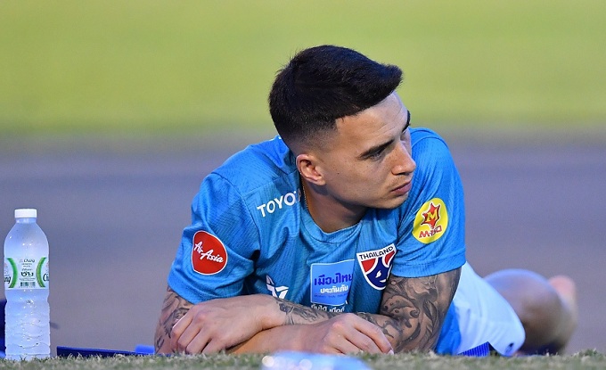 Th&aacute;i Lan khủng hoảng h&agrave;ng thủ trước trận đấu Việt Nam ở King's Cup