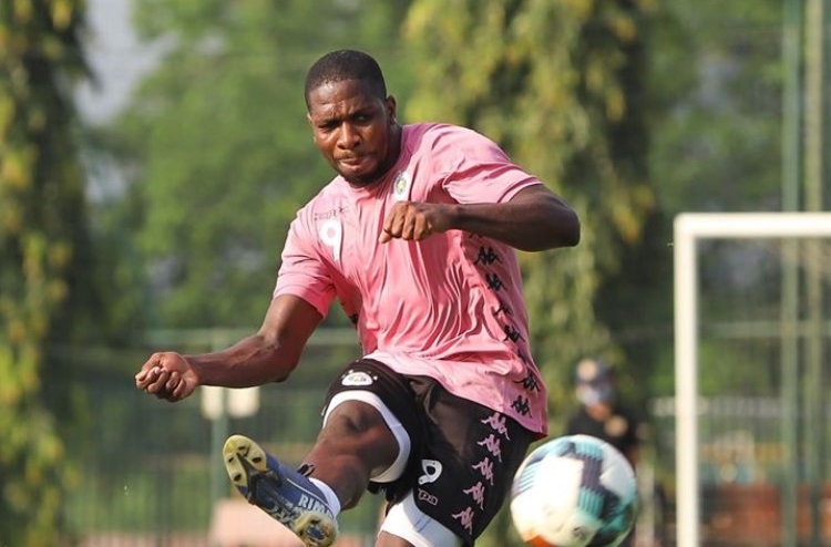 H&agrave; Nội FC b&aacute;o tin vui về t&acirc;n binh Rimario Gordon