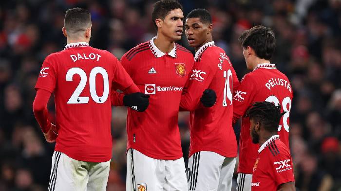 Gấp r&uacute;t đ&oacute;n CDM h&agrave;ng top, M.U rao b&aacute;n cỗ m&aacute;y pressing 'gi&aacute; b&egrave;o'